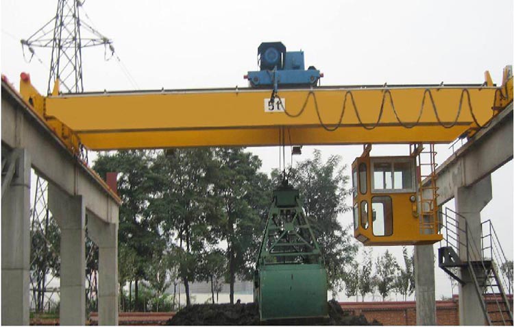 QZ型雙梁抓斗橋式起重機.jpg